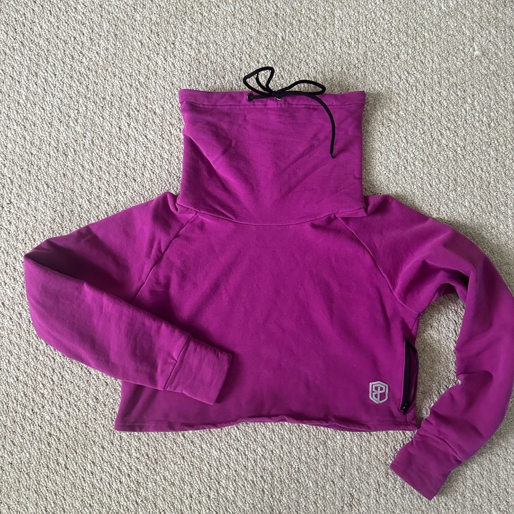 Cropped warm top